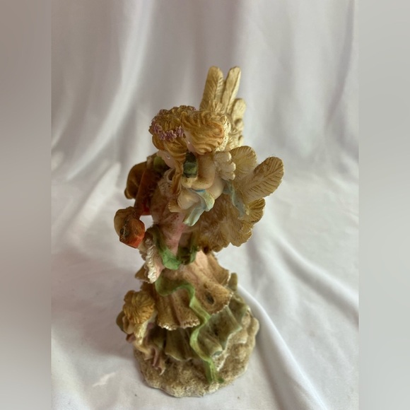 Angel Figurine with Guitar and Cherubs - Picture 8 of 9